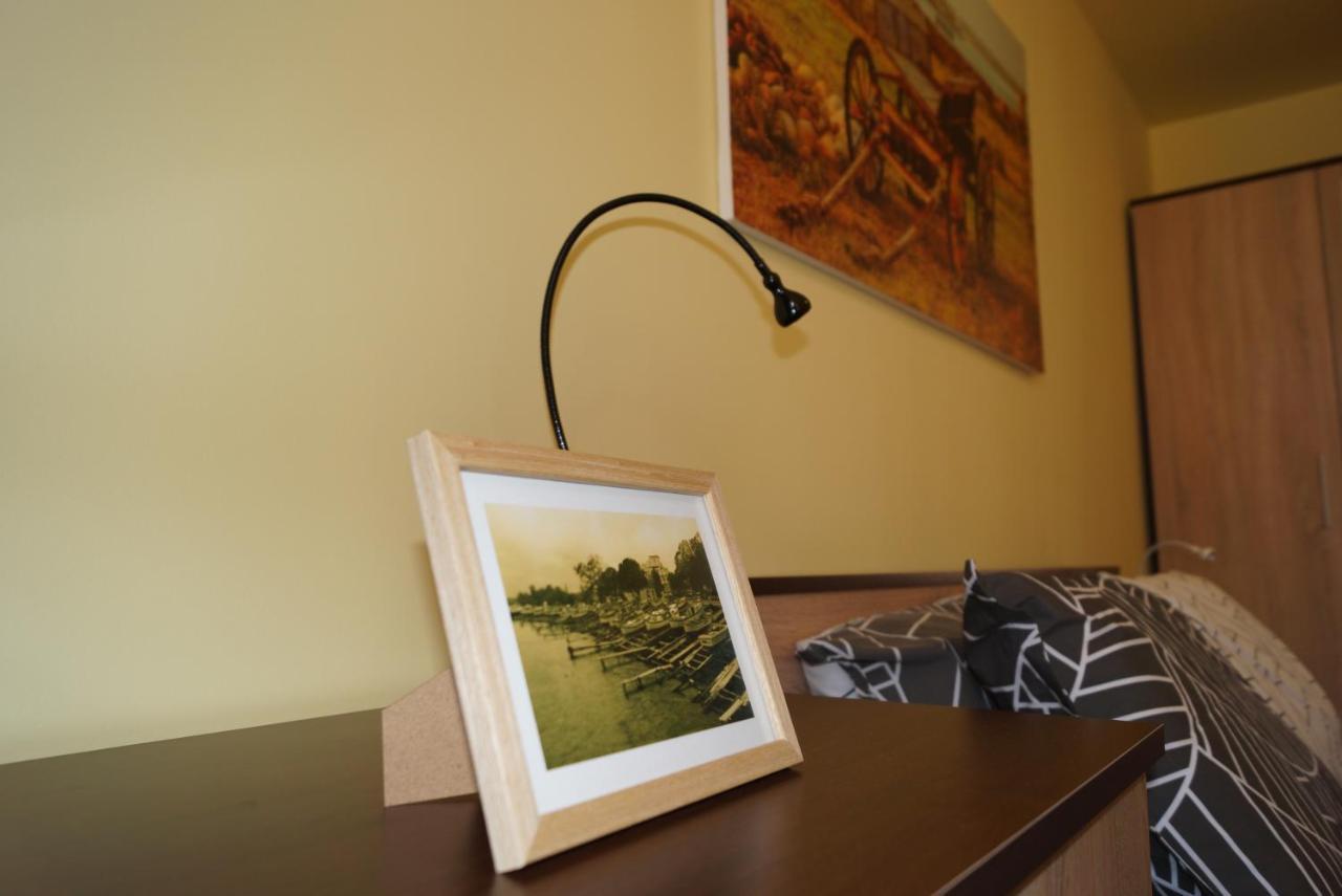 Spacious 2Bdr - Free Parking - Walk Everywhere - 300 Mbps Wifi Varna Bagian luar foto