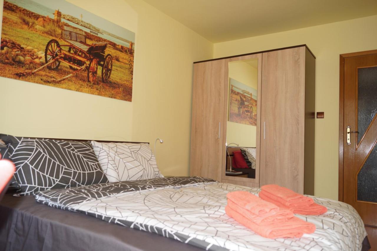 Spacious 2Bdr - Free Parking - Walk Everywhere - 300 Mbps Wifi Varna Bagian luar foto