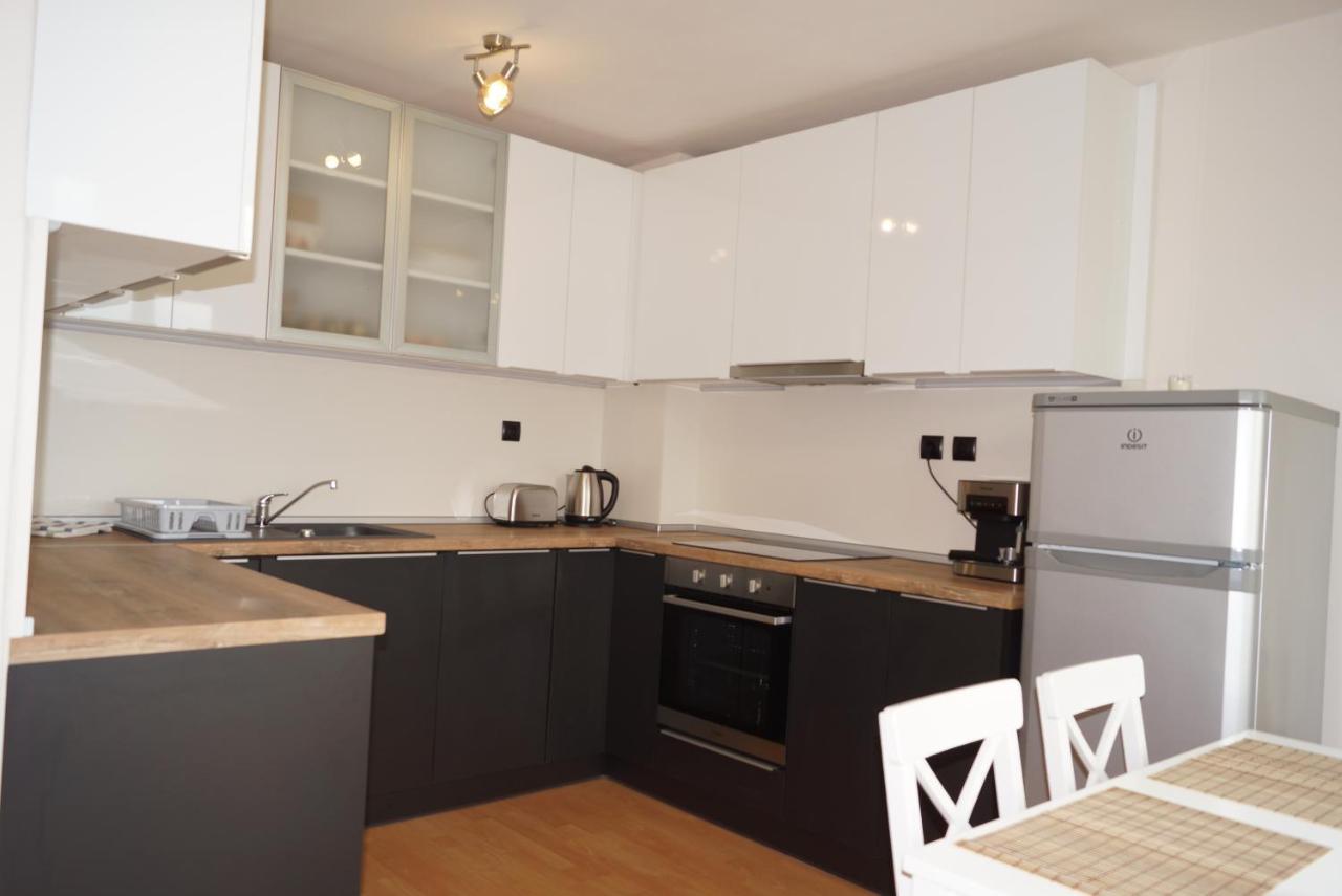 Spacious 2Bdr - Free Parking - Walk Everywhere - 300 Mbps Wifi Varna Bagian luar foto