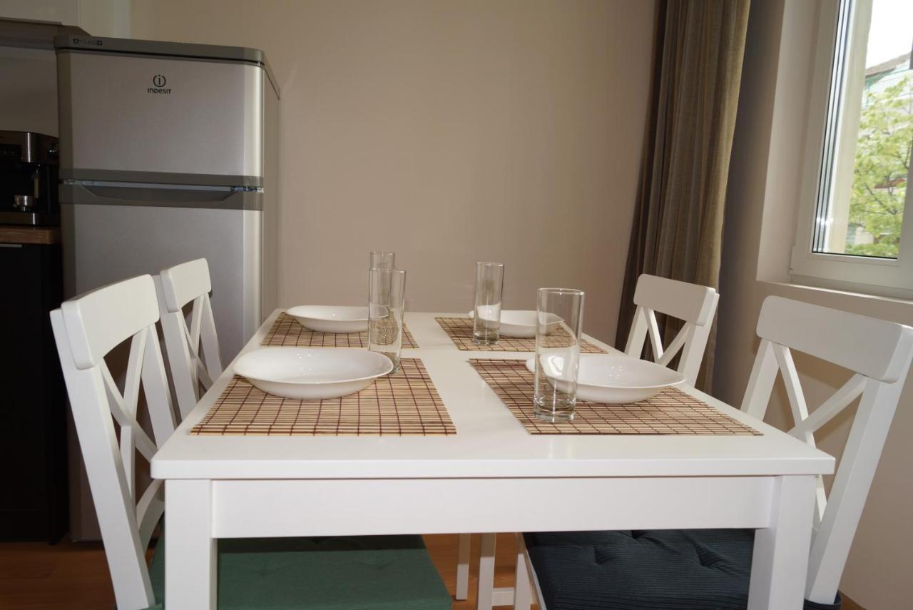 Spacious 2Bdr - Free Parking - Walk Everywhere - 300 Mbps Wifi Varna Bagian luar foto