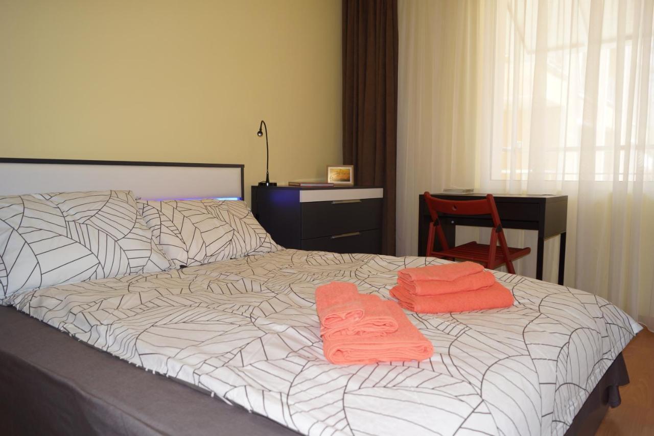 Spacious 2Bdr - Free Parking - Walk Everywhere - 300 Mbps Wifi Varna Bagian luar foto